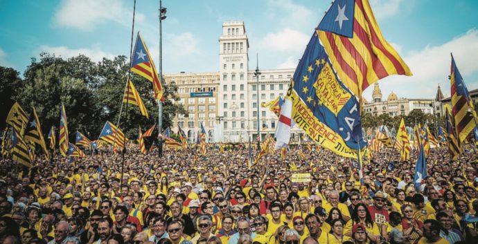 Copertina di La carica dei 40 mila per far votare la Catalogna
