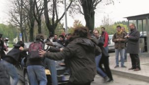 Copertina di Lega, Salvini provoca e gli sfasciano l’auto.  Antagonisti investiti