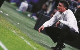 Copertina di Sopra la panca l’allenatore campa