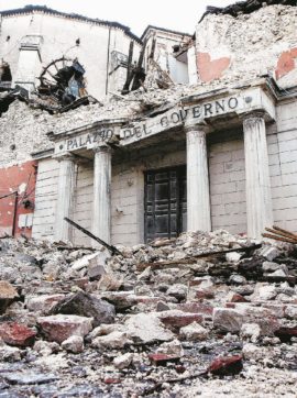 Copertina di L’Aquila, assolti gli scienziati. “È come per Stefano Cucchi”