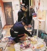 Copertina di Anarchici e disperati. L’emergenza casa spaventa i milanesi