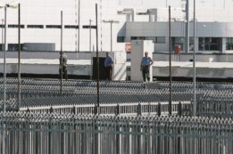 Copertina di Cosa sono Cie, centri per rifugiati e di primo soccorso