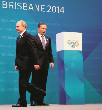 Copertina di G20 Nelle foto tutti amici ma è clima da guerra fredda