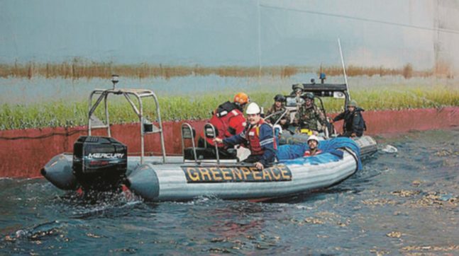 Copertina di Canarie. Ferita italiana era con Greenpeace