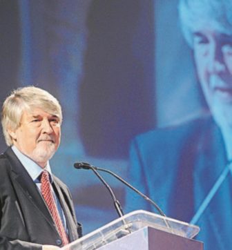 Copertina di Poletti: “Non sono  gli anni 70, Jobs  Act entro dicembre”