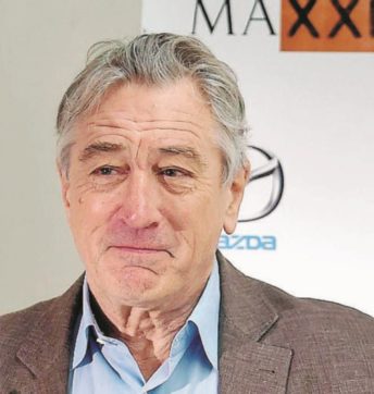 Copertina di Le lacrime di De Niro per il padre gay