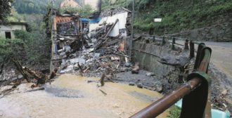 Copertina di Corre a lavoro, “abbandono di minori”