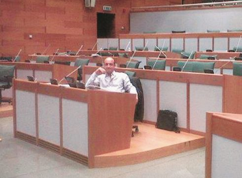 “Giornalisti servi e troie”. Emilia,  ora il Pd teme le urne