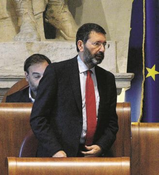 Marino sotterra la Panda. Il Pd non lo sfiducia ancora