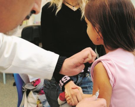 Copertina di Vaccini, muoiono tre anziani E l’aifa blocca l’antinfluenza