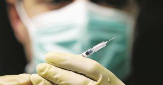 Copertina di Cancro, il vaccino a Rna messaggero a 10mila pazienti nel Regno Unito entro il 2030. L’annuncio di Biontech