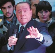 Copertina di L’ex Cav in piazza tra pochi intimi: “Che figuraccia”