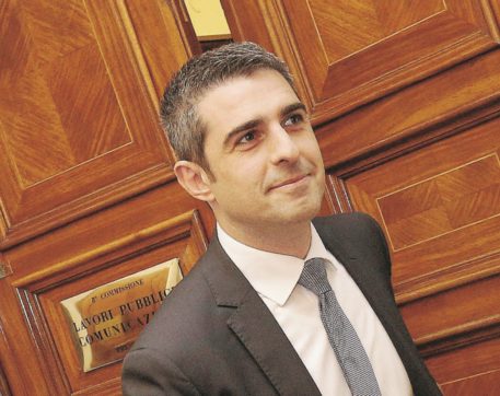 L’elenco dei cattivi: fuori dal M5s chi va da Pizzarotti