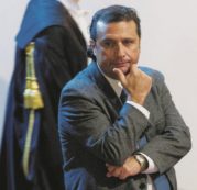 Copertina di “Vent’anni di carcere per capitan Schettino”