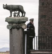 Copertina di Coop e soldi,  appalti rossi sotto la lupa “nera”