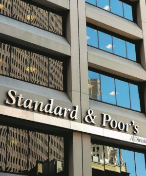 Copertina di Standard & Poor’s ci stanga, declassato anche Renzi