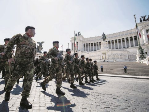 Copertina di Forze armate, si taglia tutto tranne gli stipendi