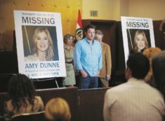 Copertina di I social killer con il film intorno