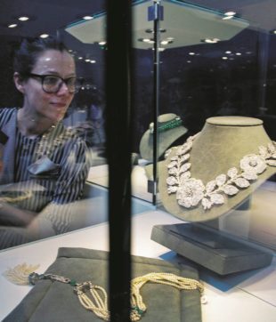 Te le do io le sanzioni: russi a caccia di diamanti