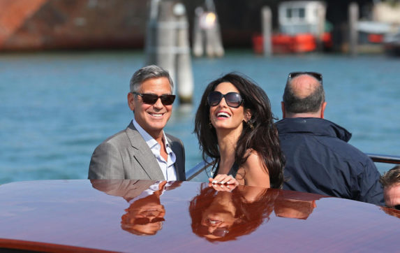 Copertina di Mrs Clooney contro sua maestà