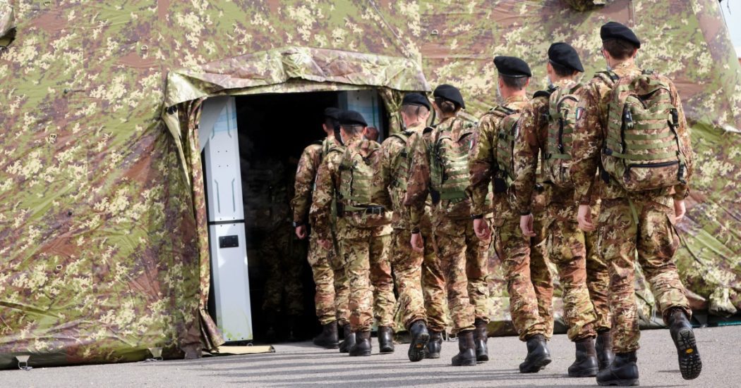 Il Comune di Pisa concede una palestra scolastica per lezione di “Ginnastica militare”. Collegio docenti: “Contrario a valori scuola”