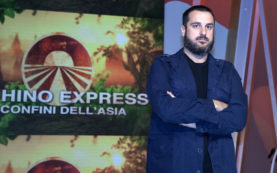 Copertina di Pechino Express, di vero c’è solo la puzza sotto il naso
