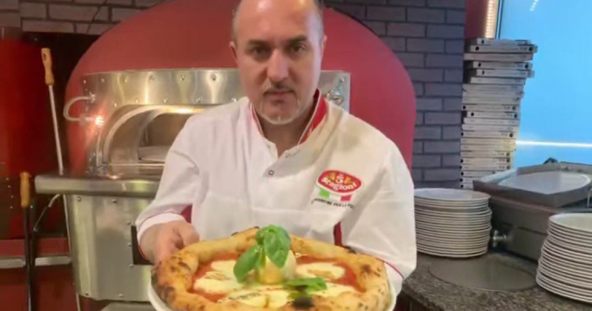 Jesolo, pizza con l’oro a 99 euro da Robert: “Mangiarla fa sentire potenti”
