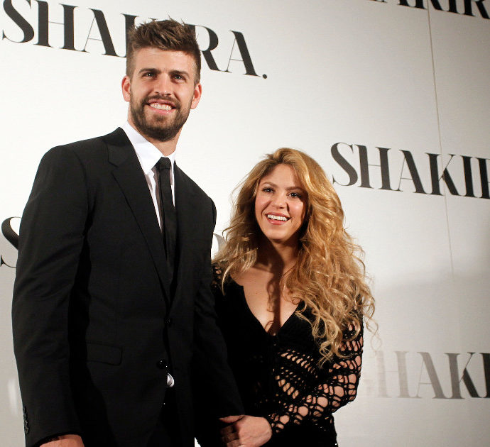 Gerard Piqué beccato ad ascoltare Shakira in auto: “Continuare ad amarti è inevitabile”