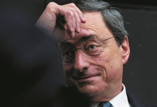 Copertina di Draghi stretto tra flop della Bce e Quirinale