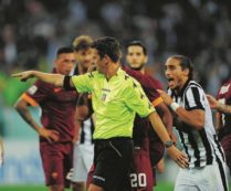 Copertina di Subito arbitri stranieri