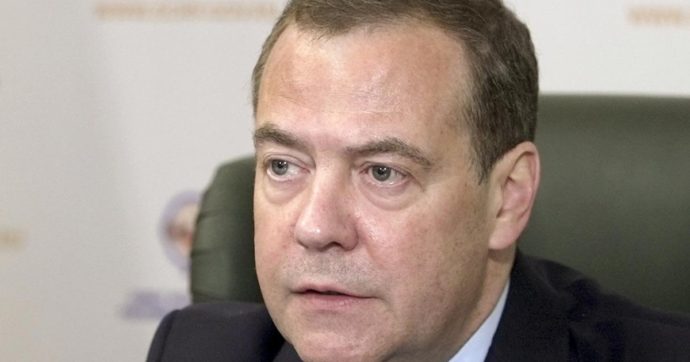 Medvedev, “l’Ucraina scomparirà dalla mappa del mondo” e definisce Biden “nonno con demenza”. Peskov cerca di ridimensionare