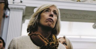 Copertina di A Bonaccorsi  i soldi per le scuole, Giannini isolata