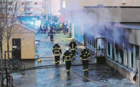 Copertina di Nuovo presepe svedese: immigrati, razzisti  e tanti impoveriti