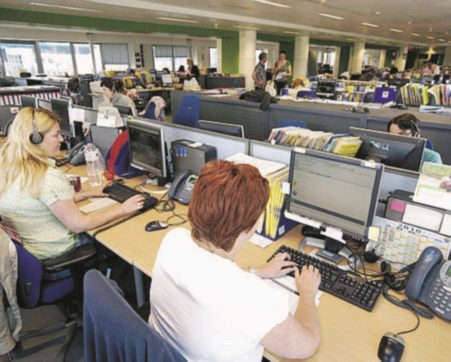 Copertina di Perse voce al lavoro  in un  call center: aperta un’inchiesta