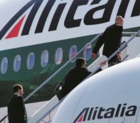 Copertina di La nuova Alitalia vola in bocca a Etihad