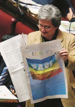 Copertina di Oltre 32 milioni di euro.  Ce li ha chiesti “Europa”