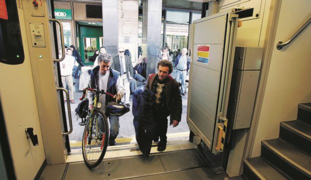 Copertina di Poveri ciclisti: molto più salati   i biglietti per le bici in treno