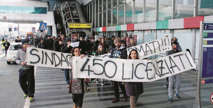 Copertina di Fiumicino, protesta dei lavoratori che rischiano il posto