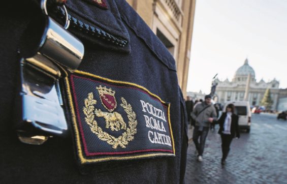 Copertina di Assenteismi, onorevoli che “licenziano” tutti ma non lavorano mai