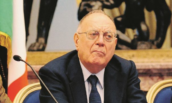 “Un Parlamento di impediti eleggerà un vigile urbano”