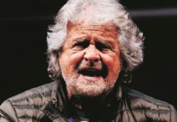 Copertina di Grillo: “Sindaco, vai a casa. Accanimento contro gli agenti”