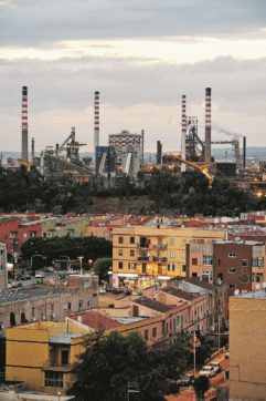 Copertina di Ilva, il governo bonifica poco e disinnesca anche i giudici