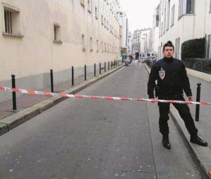 La Francia stralunata  ostaggio dei killer sbadati