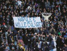 Copertina di Totti uomo-derby, ma la Juve scappa