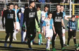 Copertina di Parigi sullo sfondo del selfie di Totti