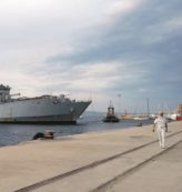 Copertina di Ufficiali di Marina imponevano il pizzo agli imprenditori