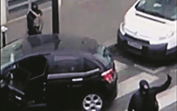 Fughe, complici  e 007 distratti:  i buchi neri negli eccidi di Parigi