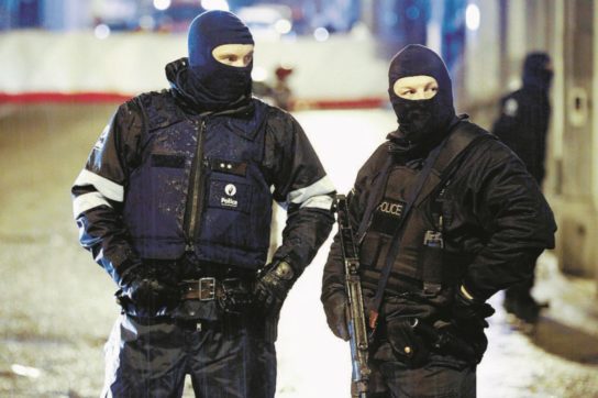 Copertina di Euro-allarme: in Belgio uccisi due terroristi