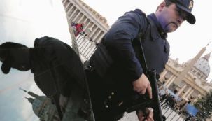 Copertina di Nervi tesi, pistola pronta