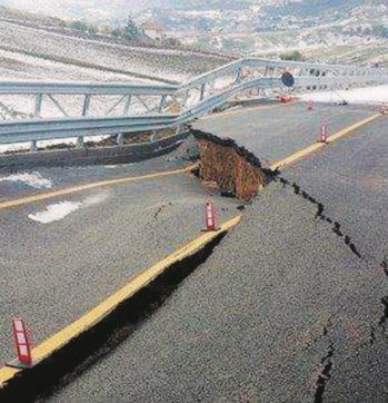 Copertina di Viadotto, Anas manda il manager condannato